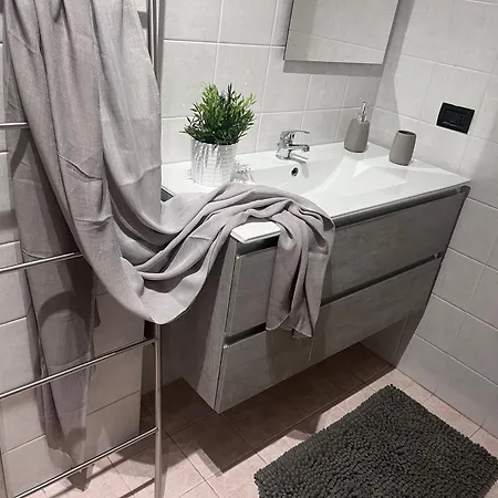 Apartment Theroom41 *